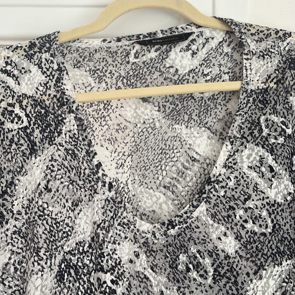 BCBG print top - Picture 2 of 3